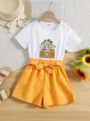 2pcs Toddler Girls Flowers Graphic T Shirts & Paperbag Waist Belted Shorts Set