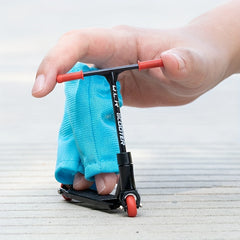 Mini Alloy Fingertip Skateboard Set for Outdoor Fun