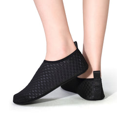 Women's C Letter Pattern Water Shoes Soft Sole Lightweight Aqua Socks
