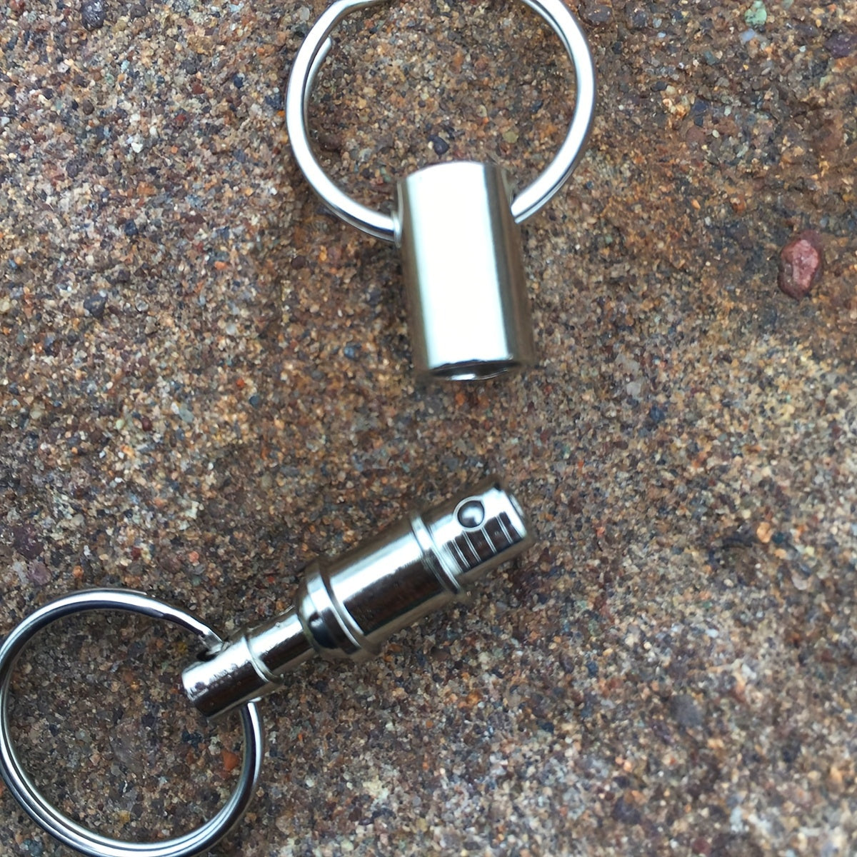 2pcs Outdoor Double Ring Keychain Quick Release Detachable Keychain