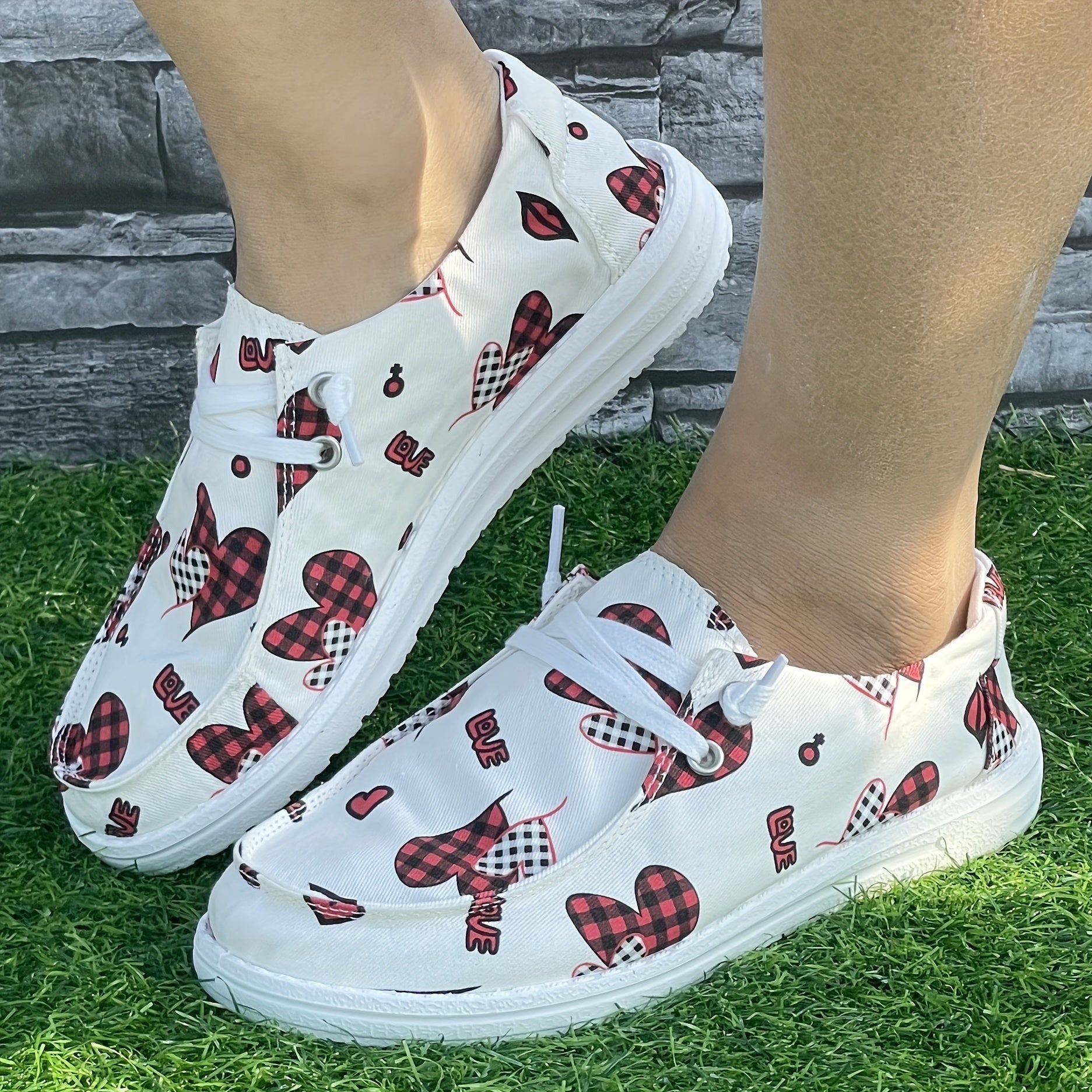 Heart Print Breathable Skate Shoes Casual Flat Non Slip Canvas Sneakers