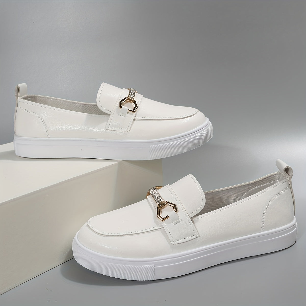 Women's Rhinestone Decor Flat Loafers Slip On Shoes Round Toe Walking Flats