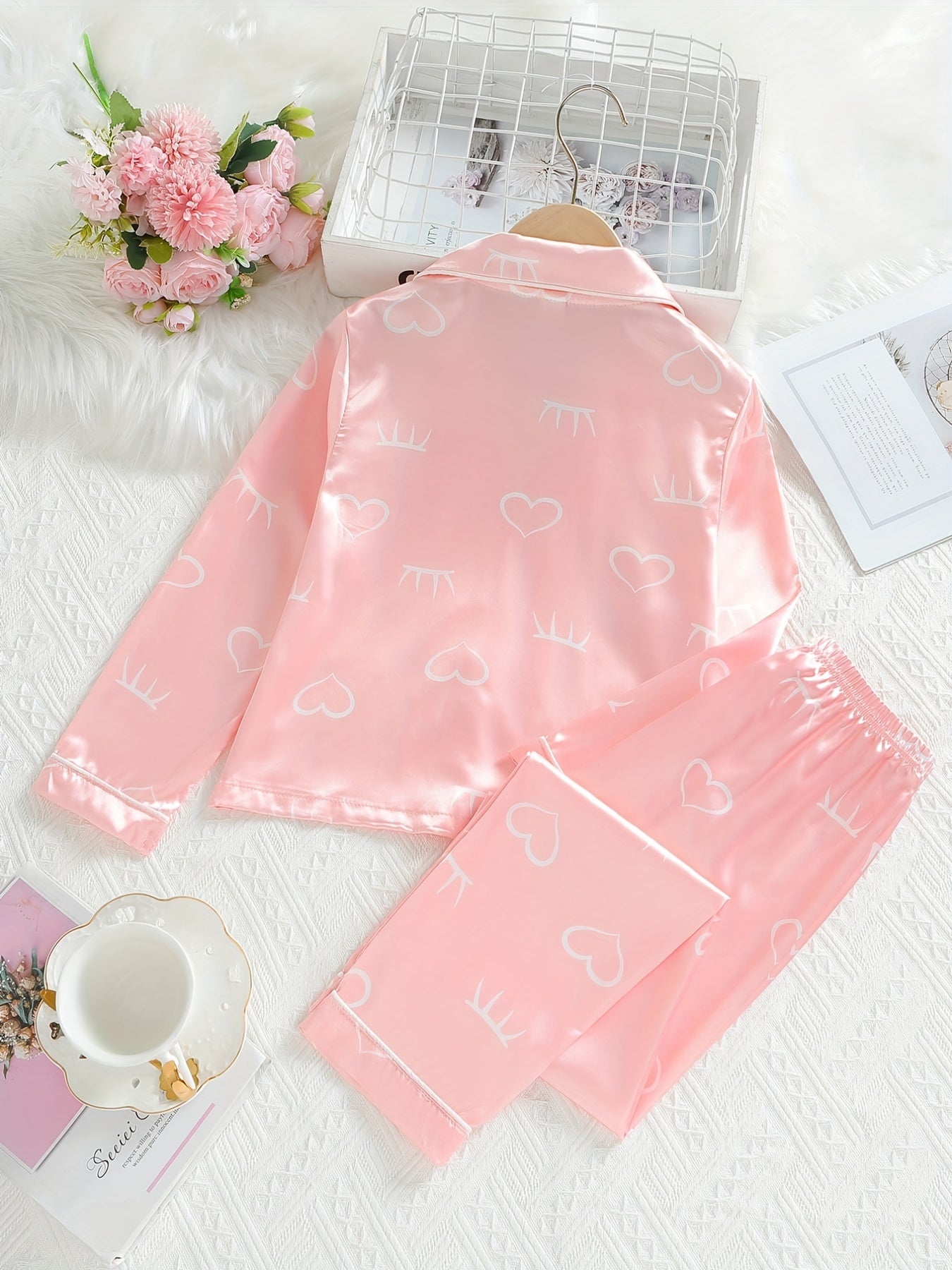 Girl's Heart & Eyelashes Print Pajama Set