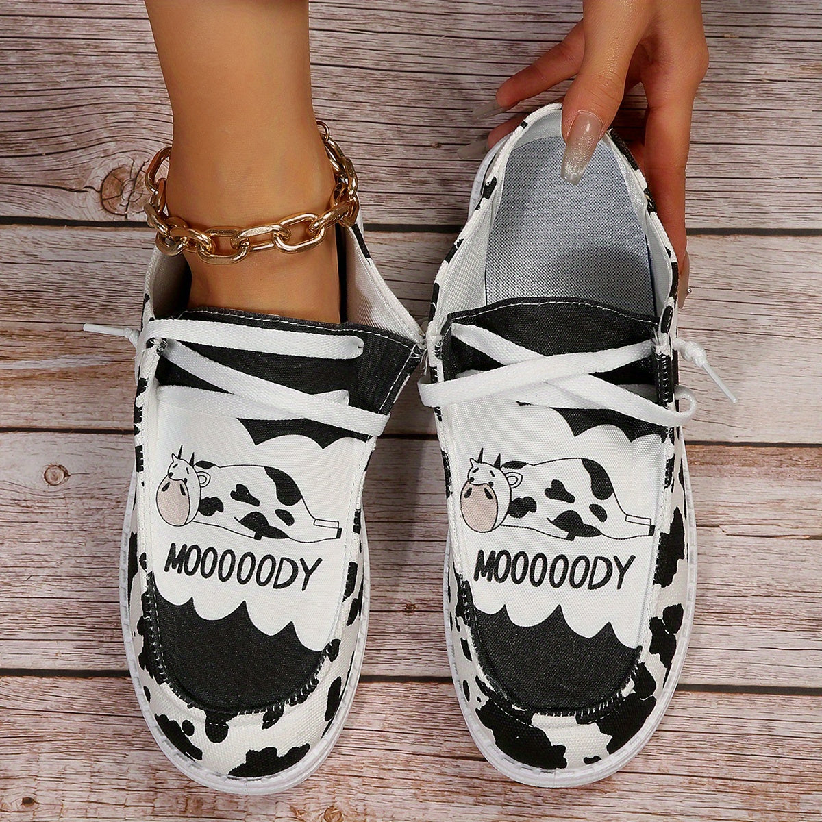 Women's Cow Print Low Top Canvas Shoes Lightweight & Breathable