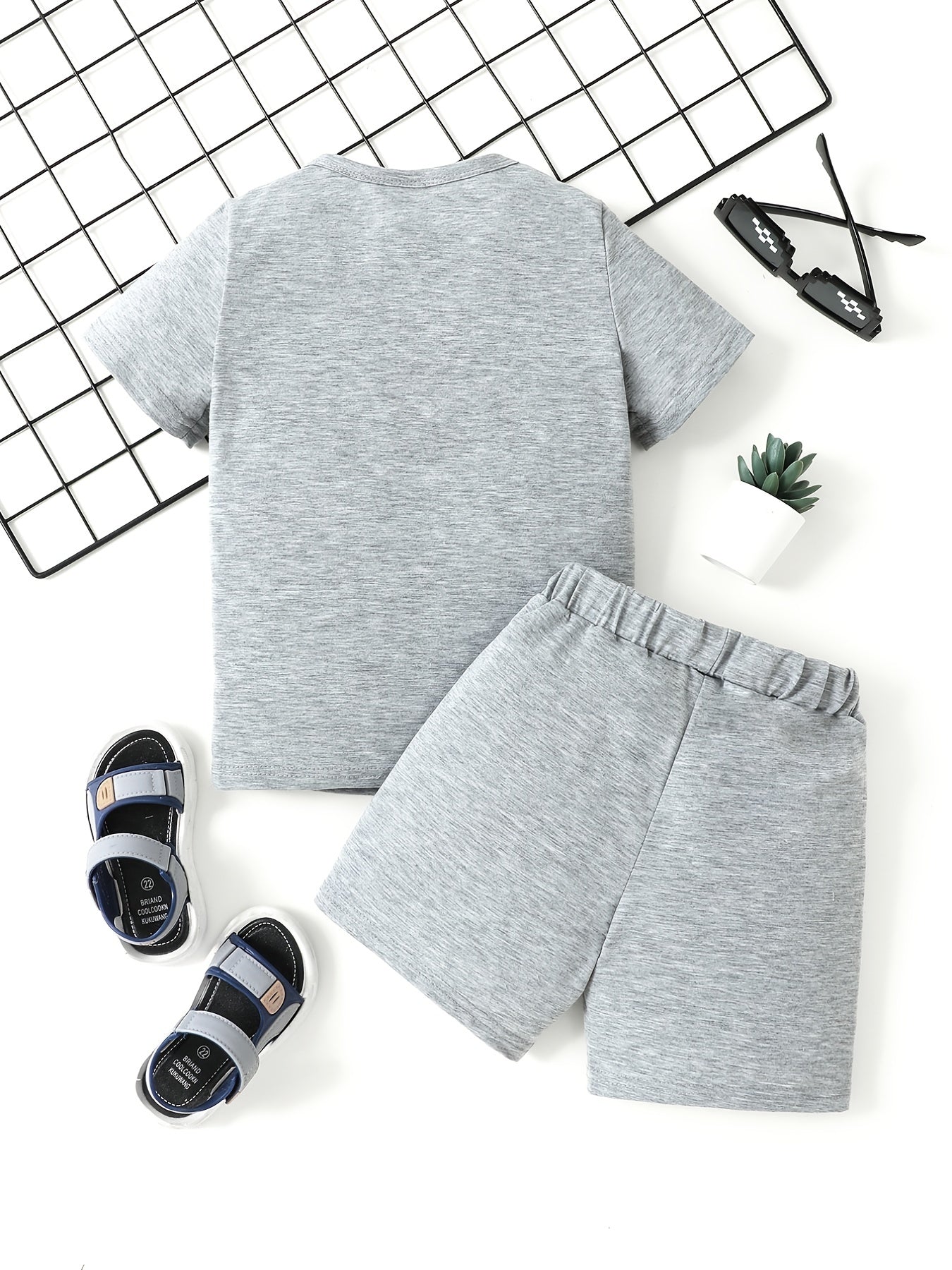2pcs Boys Smiley Face Print Tee & Shorts Set Kids Summer Outfit