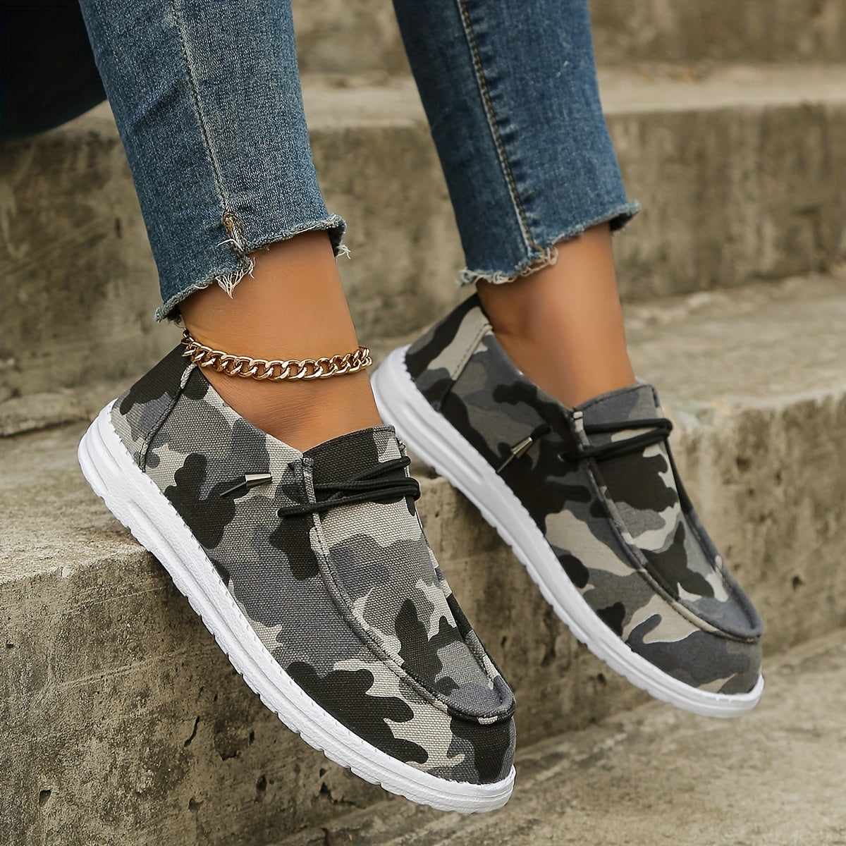 Women's Camo Canvas Shoes Lace Up Low Top Sneakers