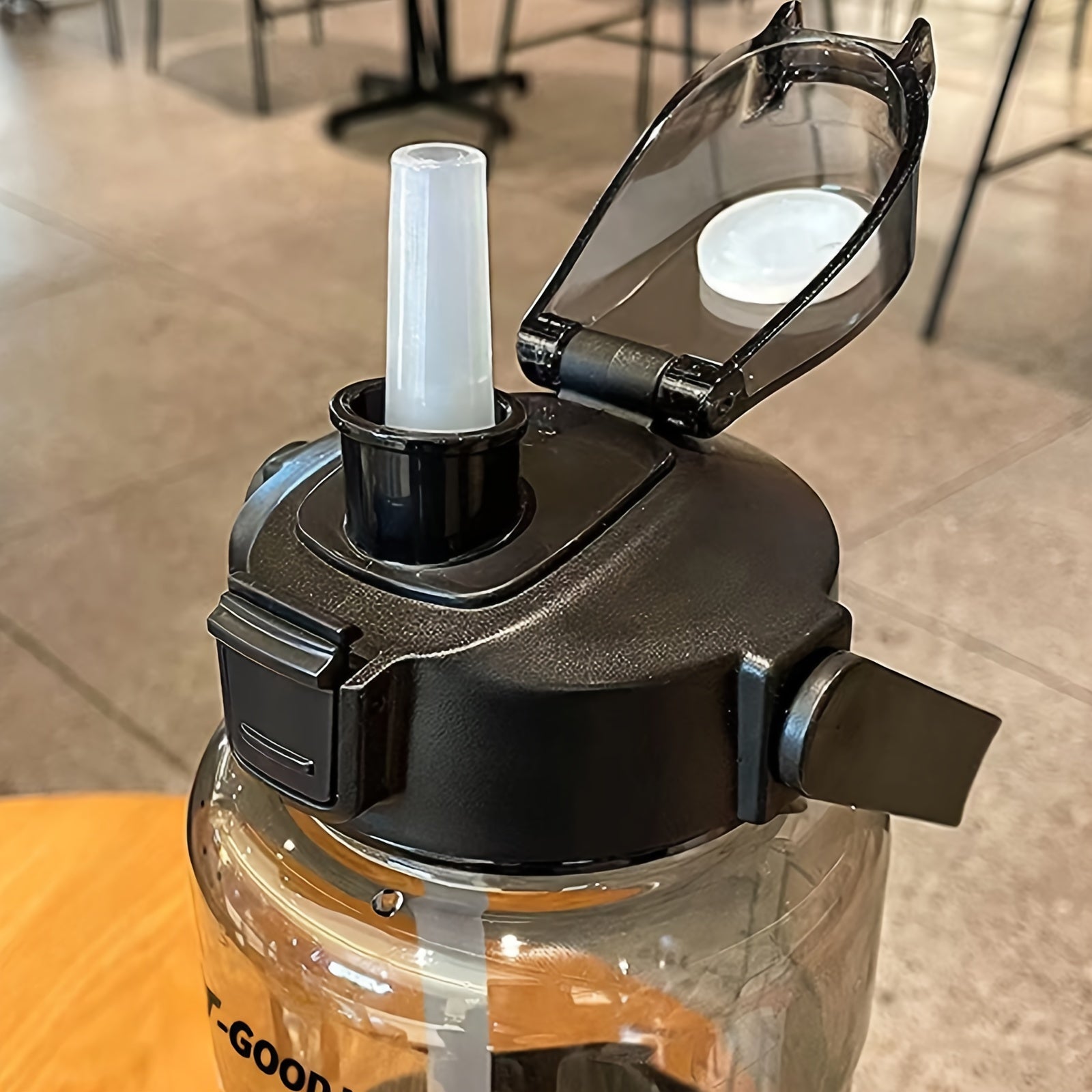 2000ml Portable Water Cup Lightweight Bottle Straw Fitness Outdoor Sports