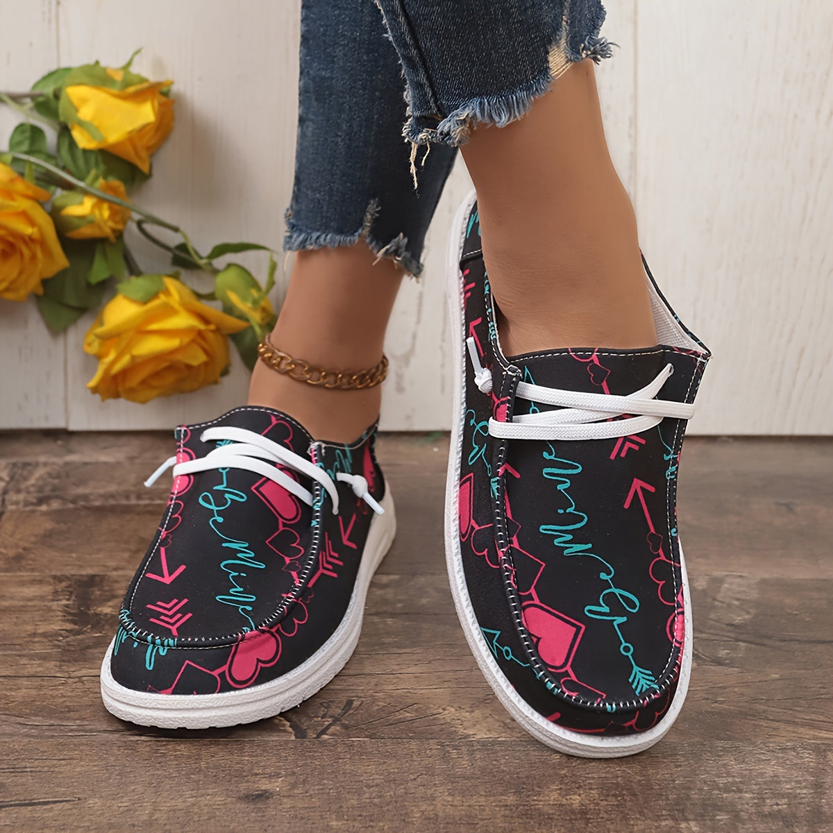 Women's Heart & Arrow Pattern Skateboard Shoes
