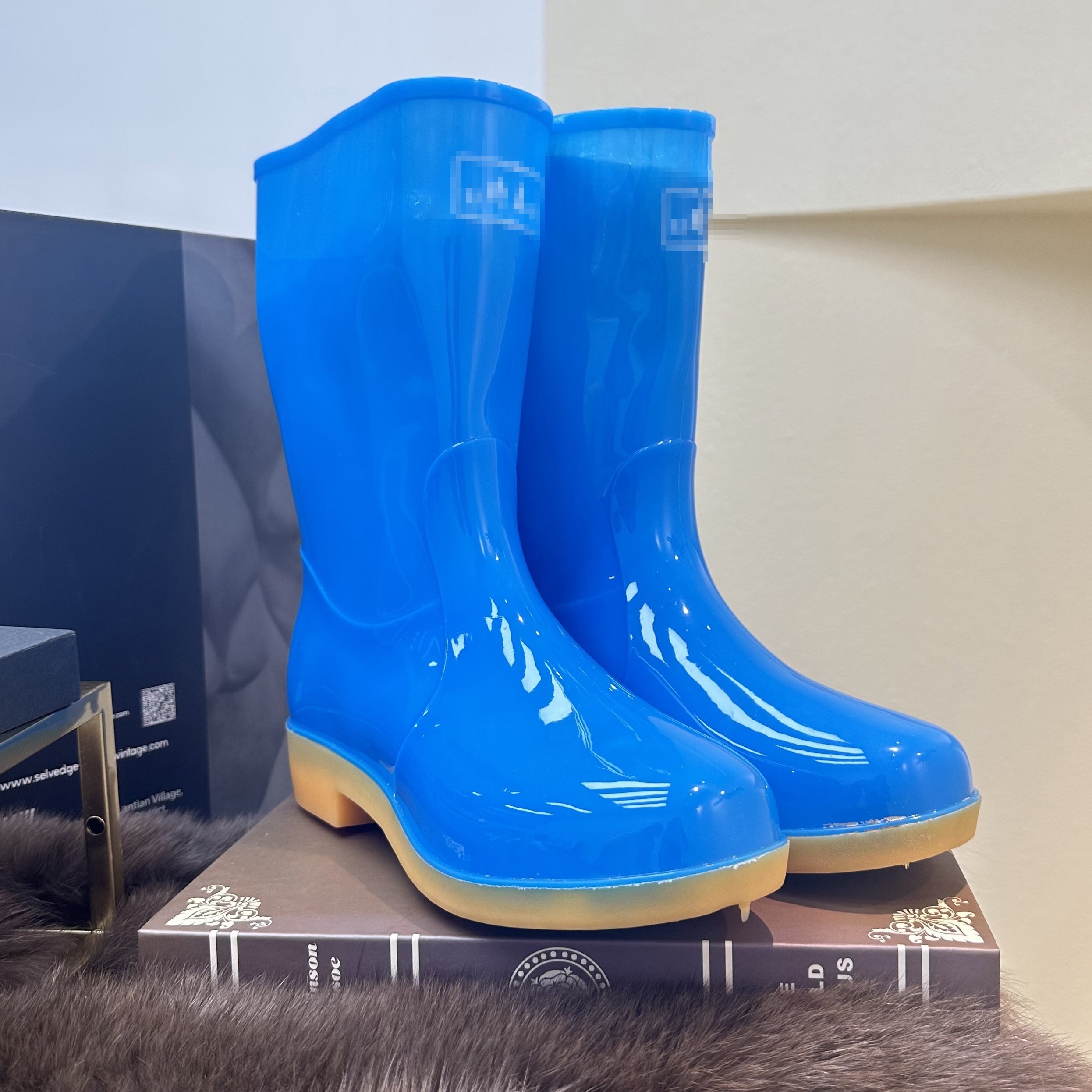 Women's Waterproof High Top Rain Boots Comfortable Outdoor Rain Boots