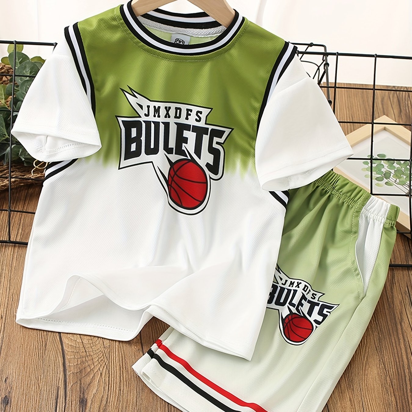 Boys Basketball & Letter Graphic T-Shirt & Shorts Jersey Set