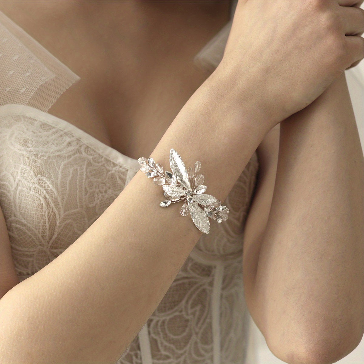 Vintage Crystal Leaf Shape Wristband Alloy Wrist Band Women's Jewelry