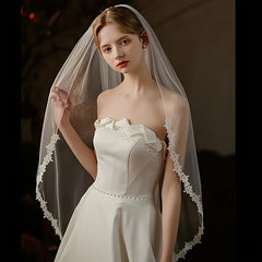 Romantic Floral Embroidery Veil with Comb for Bride
