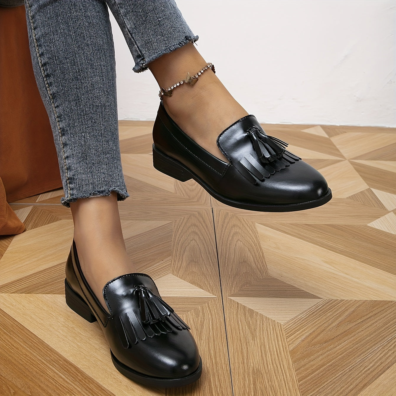 Women's Tassel Loafers Slip On Round Toe Patent Leather Shoes