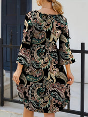 Plus Paisley Floral Print Bell Sleeve Loose Fit Dress