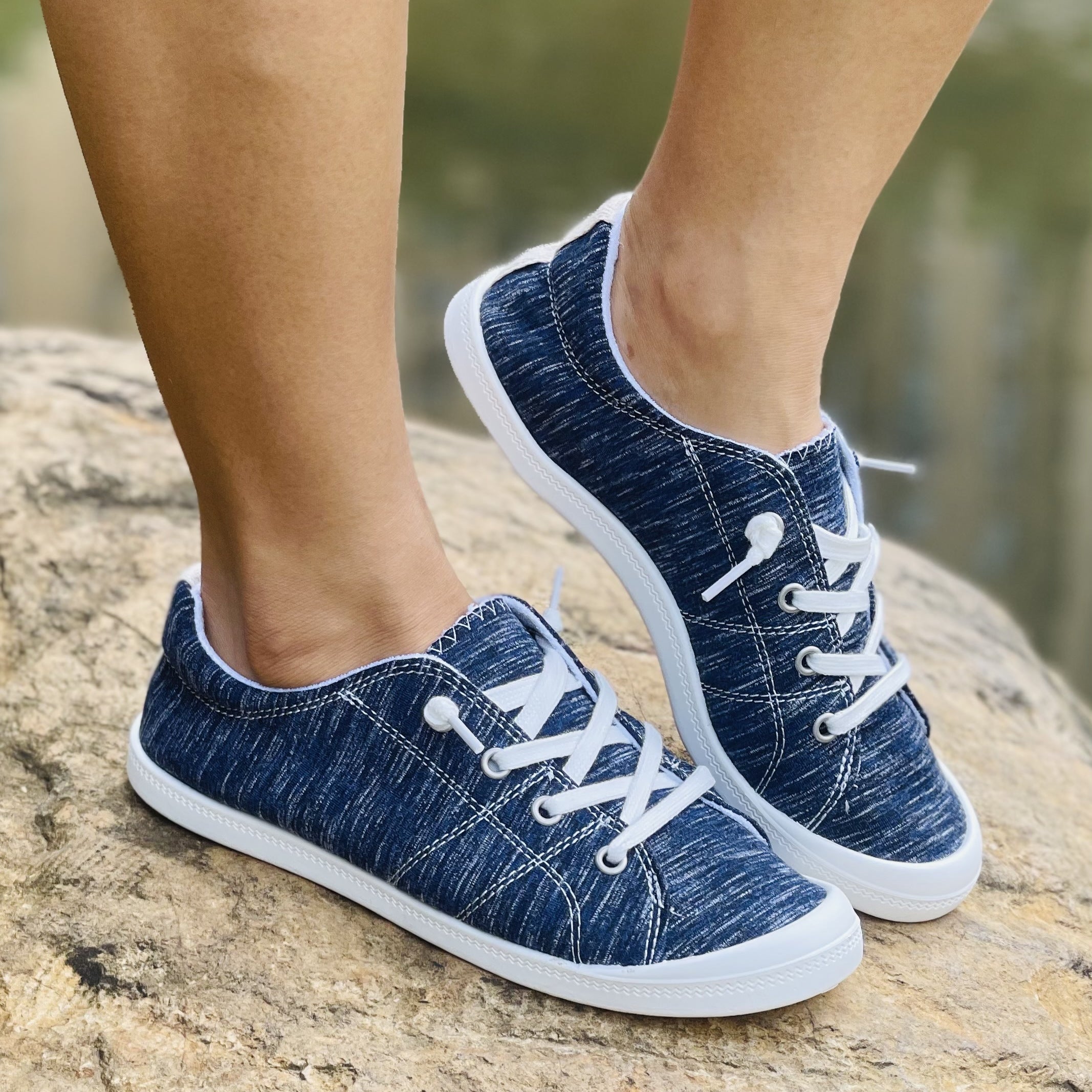 Women's Canvas Shoes Casual Low Top Sneakers Lightweight Walking Shoes