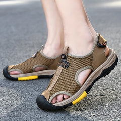 Men's Closed Toe Anti Collision Sandals Wear resistant Non Slip Beach Shoes