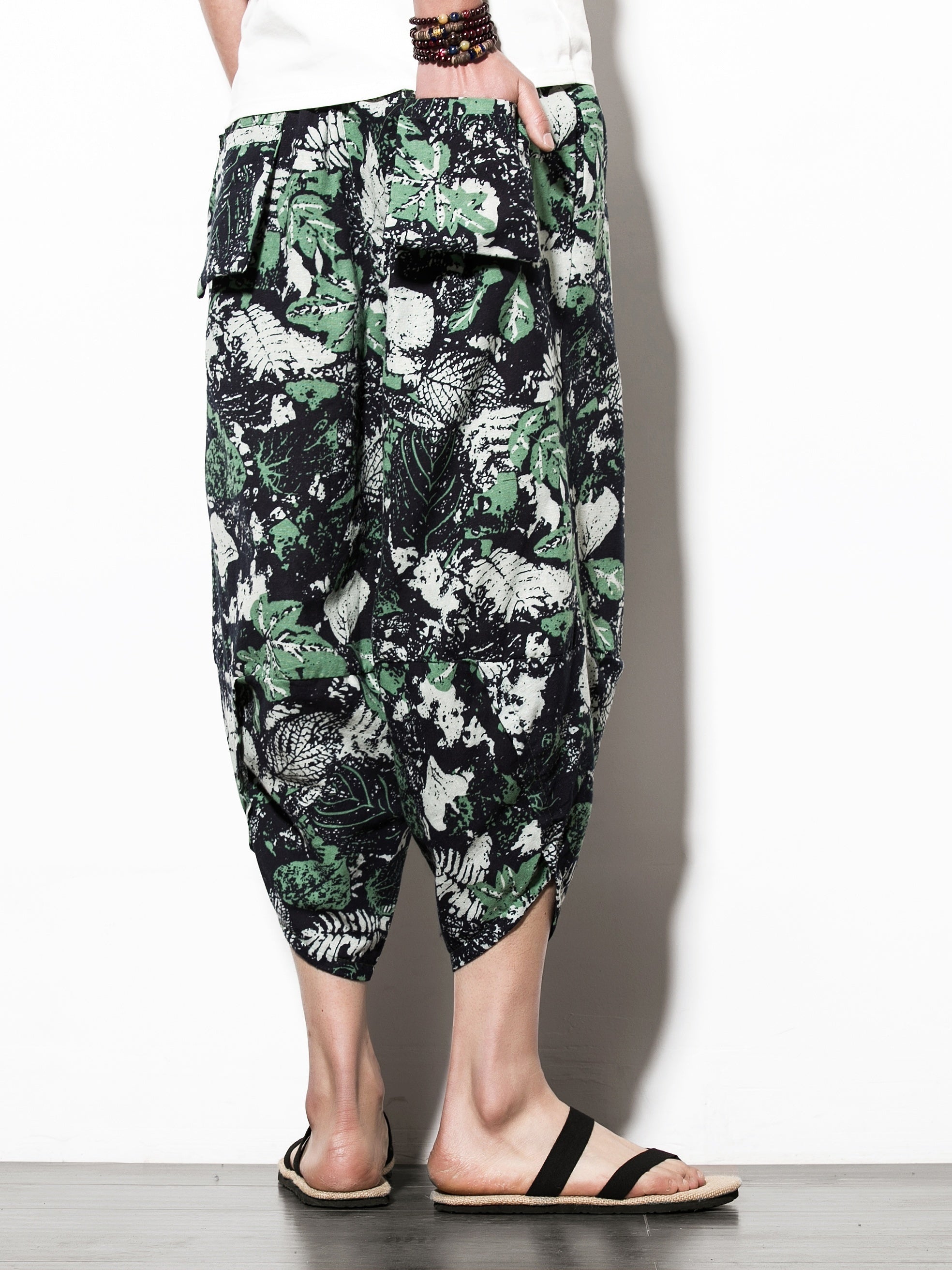 Retro Elephant Pattern Men's Cropped Beach Pants
