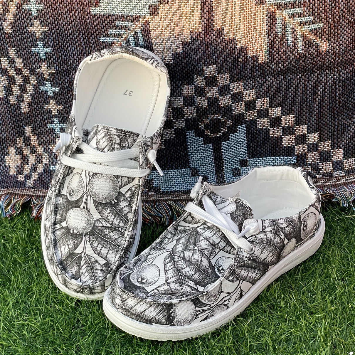 Women's Hawthorn Fruit Flat Skate Shoes Lightweight Walking Shoes