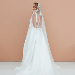 Vintage Lace Bridal Veil with Floral Embroidery