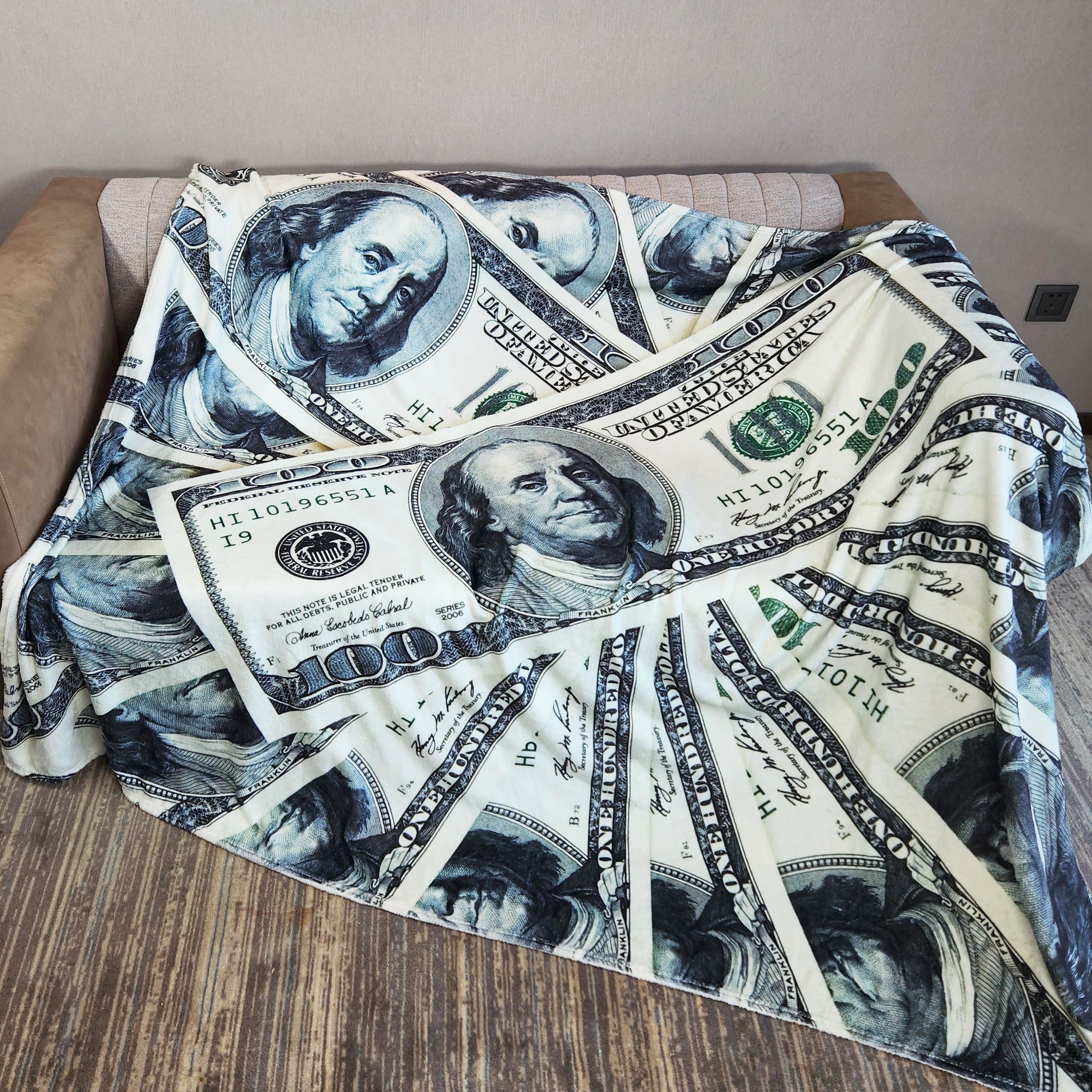 Warm Flannel Blanket with 3D Dollar Pattern Printing