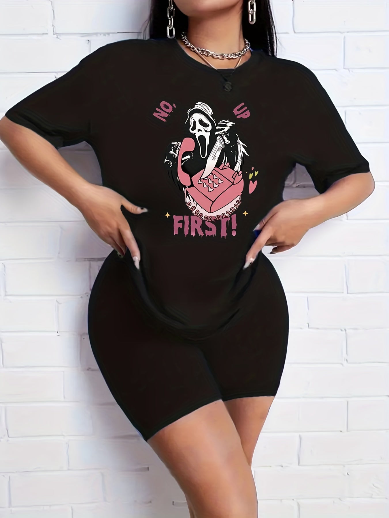 2pcs Halloween Ghost Graphic Crew Neck T shirt & Solid Shorts Women's Activewear