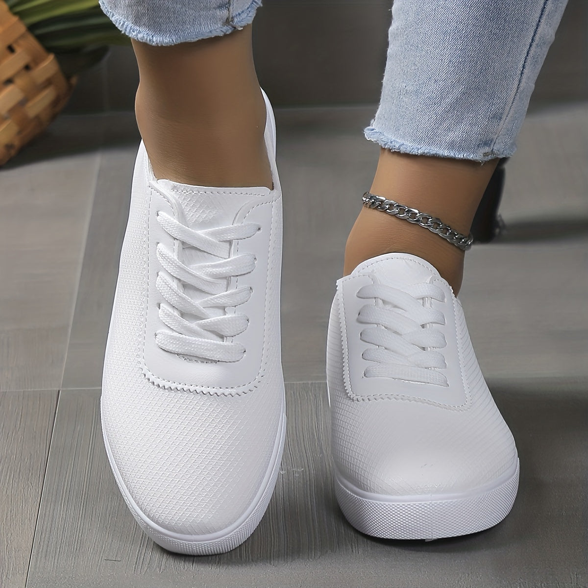 Women's Lace-Up Low Top Skate Shoes Casual Sports Walking Shoes