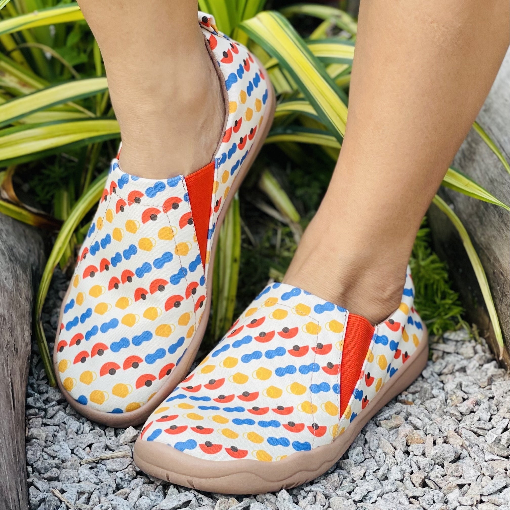 Women's Cartoon Printed Slip On Shoes Lightweight Comfy Travel Shoes