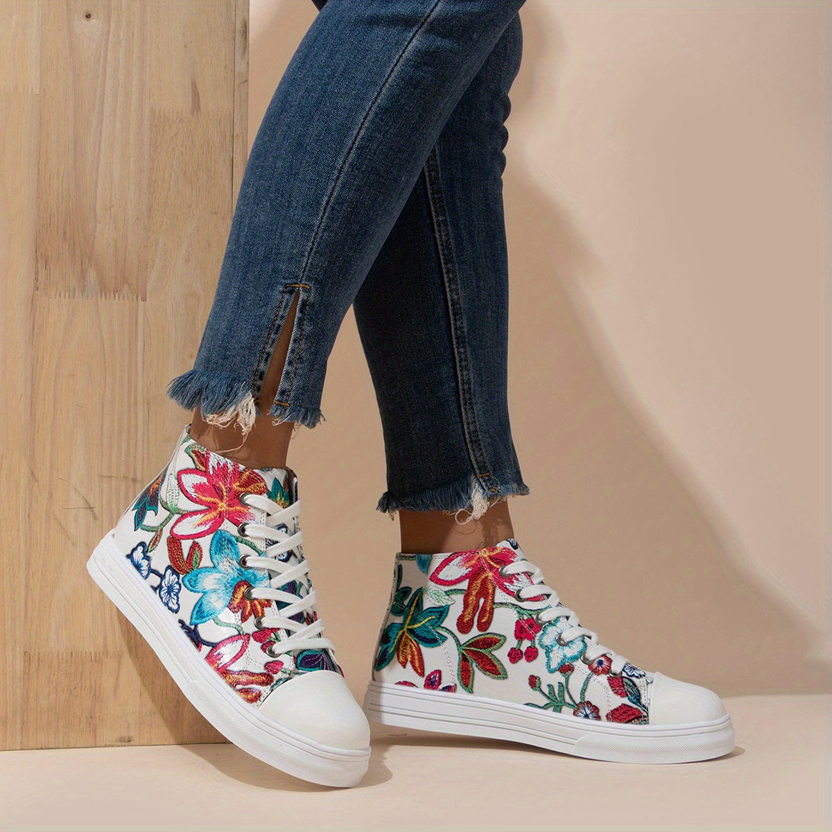 Flower Pattern Canvas Shoes Mid Top Lace Up Sneakers Lightweight Skate Shoes