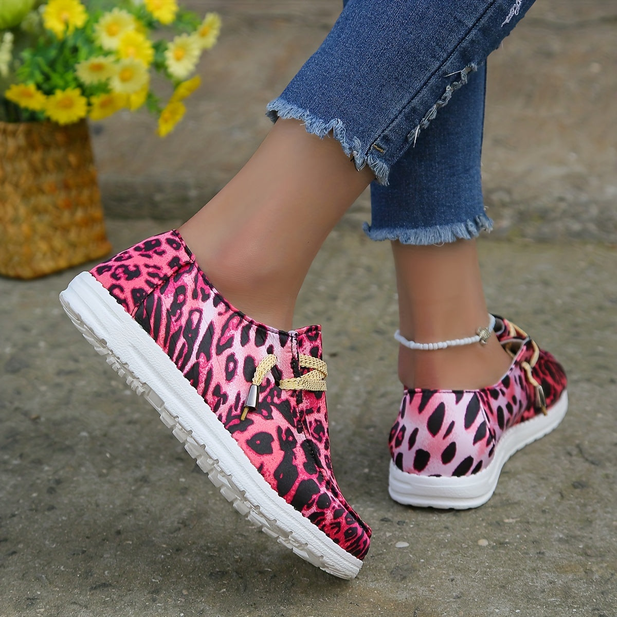 Leopard Print Canvas Shoes Low Top Lace Up Women's Walking Shoes