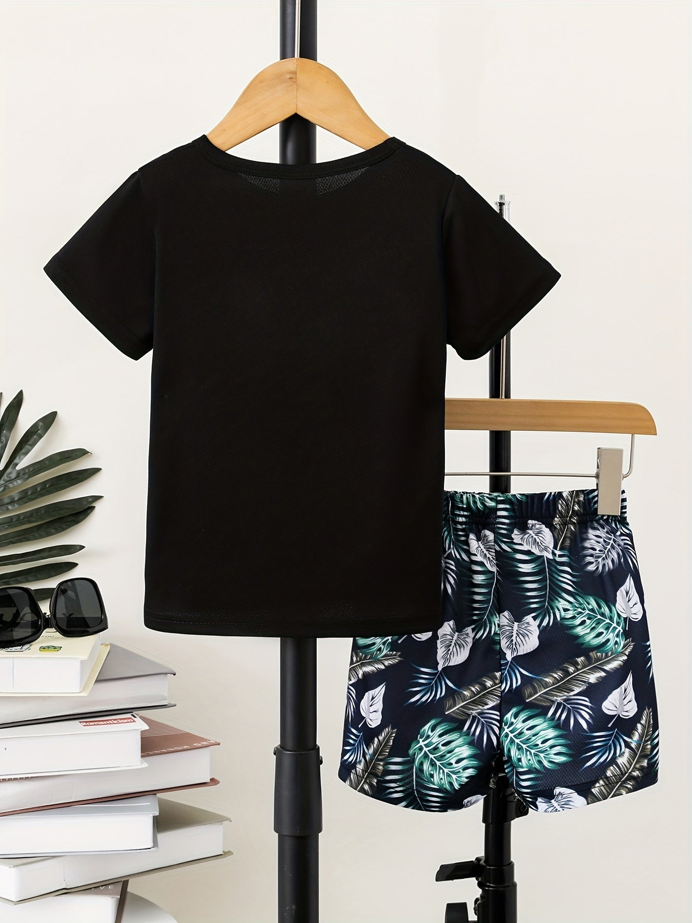 Boys Leaf Print Casual Outfit Round Neck T shirt & Shorts Set