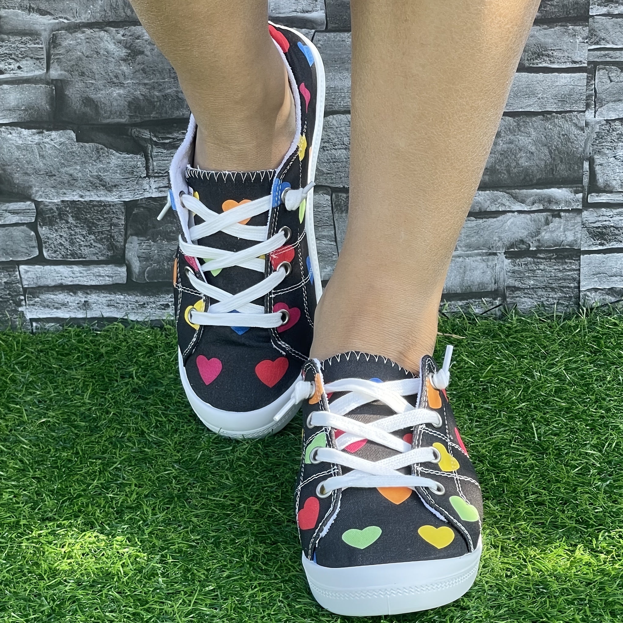 Colorful Heart Print Breathable Skate Shoes Casual Flat Canvas Sneakers