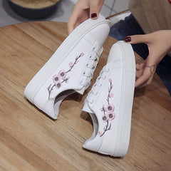 Women's Flower Embroidery Sneakers Casual Low Top Outdoor Shoes
