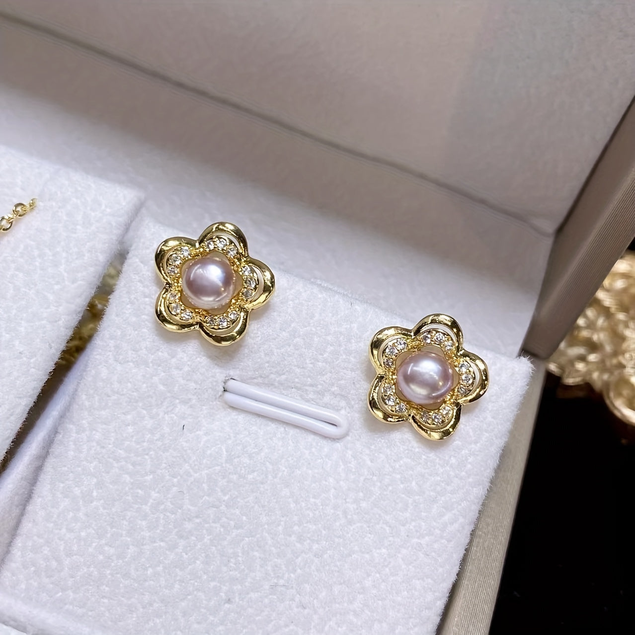Faux Pearl Flower Pendant Necklace Earrings Rings Set