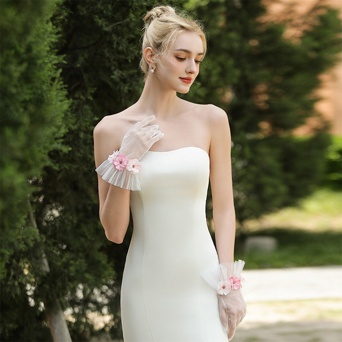 3D Floral Bridal Gloves Pastel Pink Soft Tulle Cuff Short Prom Special Occasions