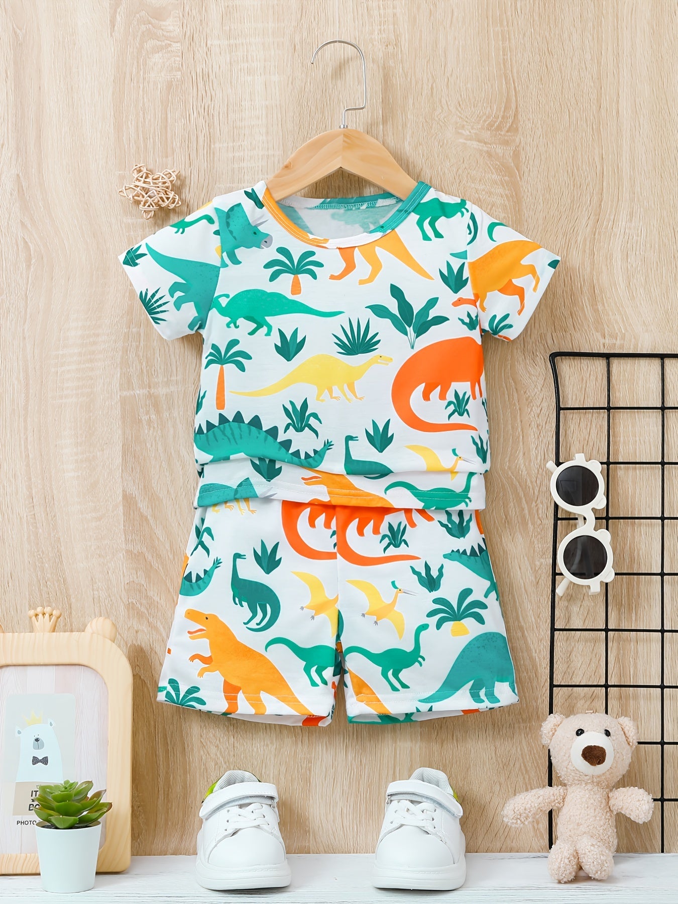 2pcs Baby Boys Dinosaur T-shirt & Shorts Set