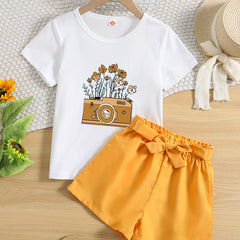 2pcs Toddler Girls Flowers Graphic T Shirts & Paperbag Waist Belted Shorts Set