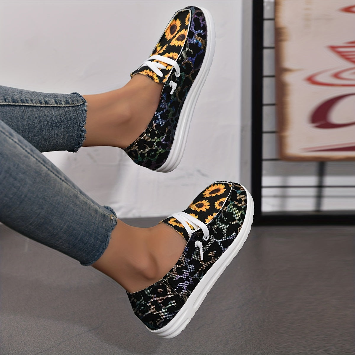 Chrysanthemum & Leopard Print Canvas Shoes Low Top Lace Up Round Toe Casual Shoe