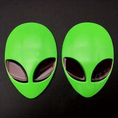 2pcs Alien Head Auto Emblem - Unique 3D Look for Car or Motorbike