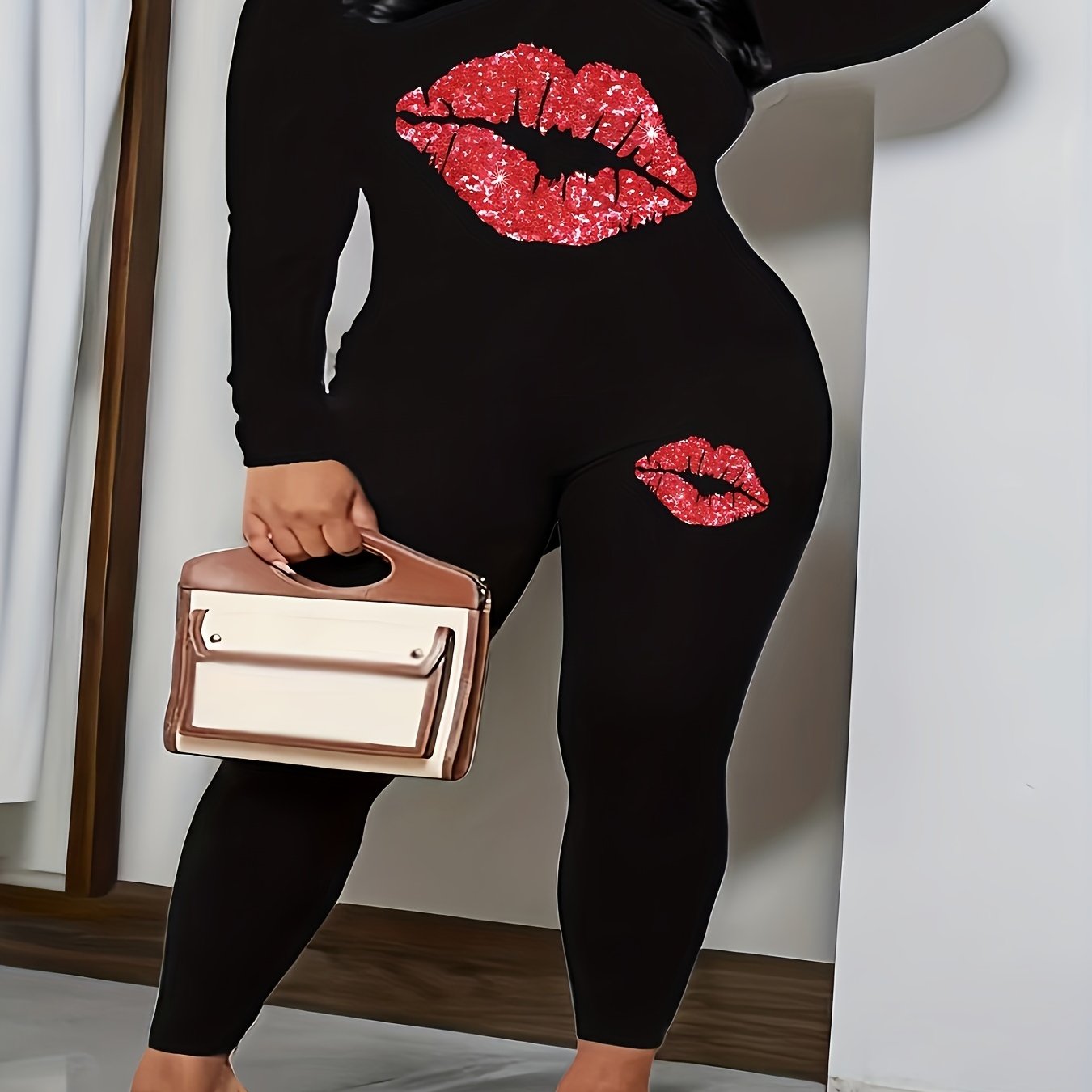 Women's Plus Red Lip Print V-Neck Top & Leggings Set
