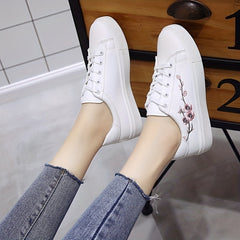 Women's Flower Embroidery Sneakers Casual Low Top Outdoor Shoes