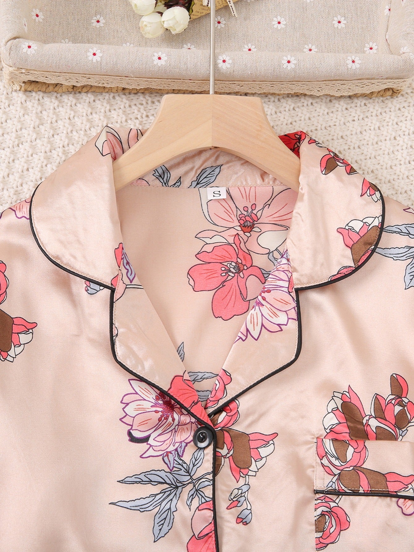 Women's Satin Floral Print Pajama Set Long Sleeve Button Up Tops & Pants
