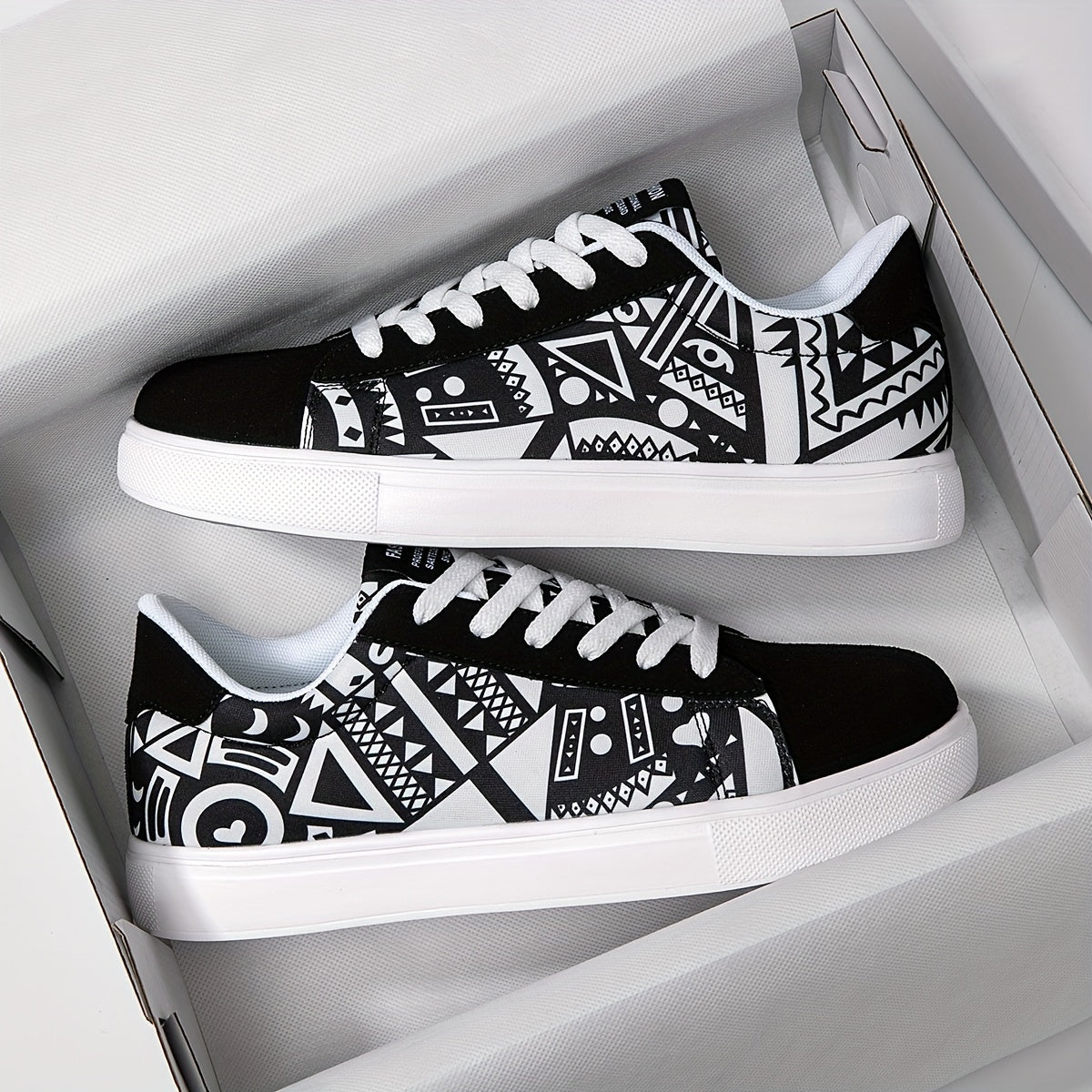 Men's Street Style Skate Shoes Comfy Non Slip Casual Lace Up Sneakers