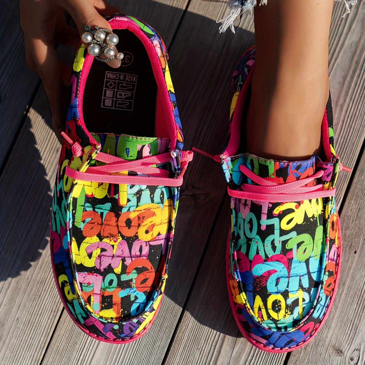 Graffiti Pattern Lightweight Walking Shoes Women's Footwear