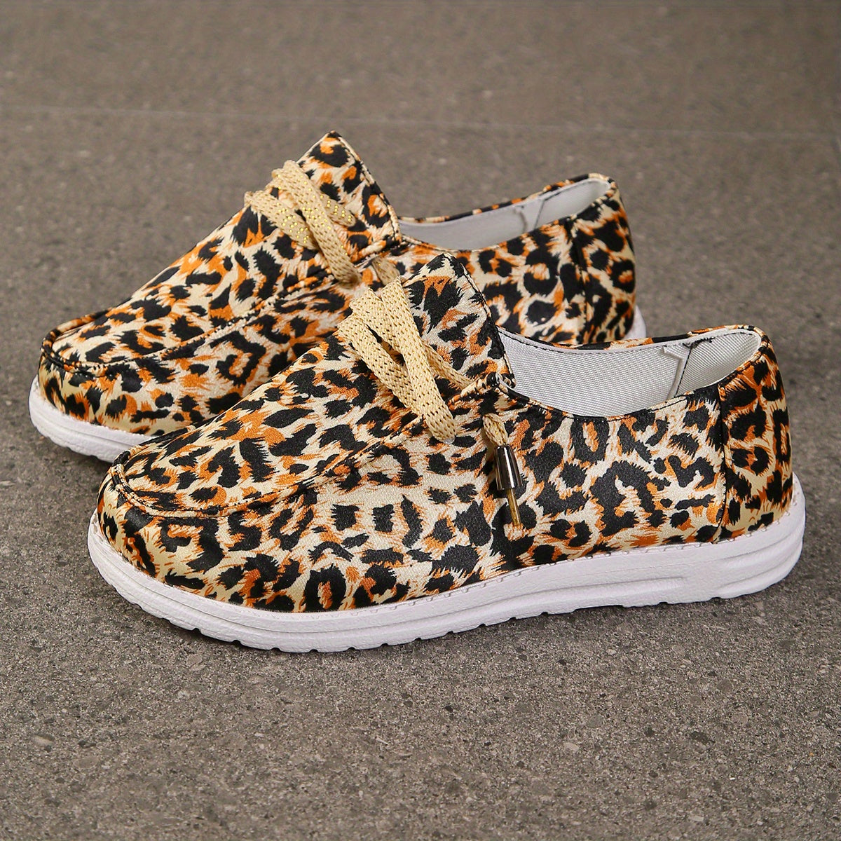 Leopard Print Canvas Shoes Lightweight Low Top Lace Up Women's Shoes