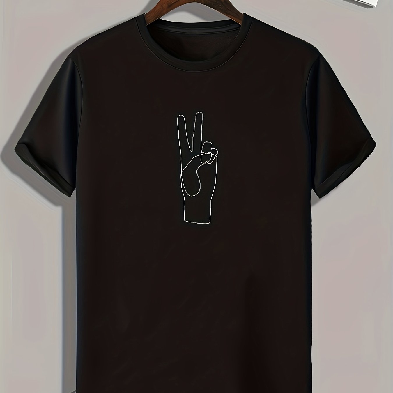 V sign Pattern Print Men's Sports T-shirt Graphic Tee for Fitness