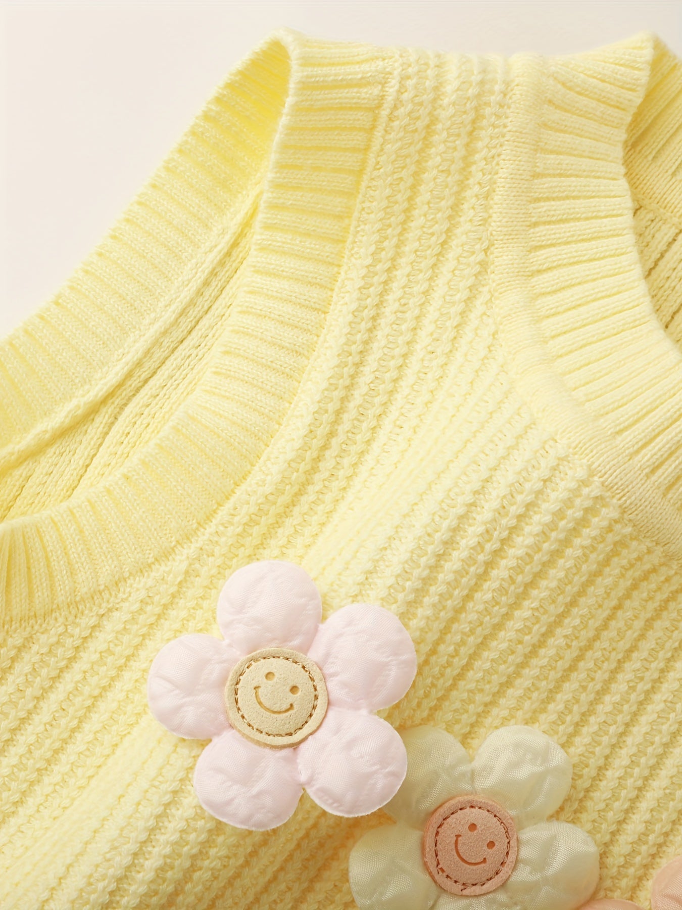 Flower Decor Round Neck Knit Vest for Baby Girls
