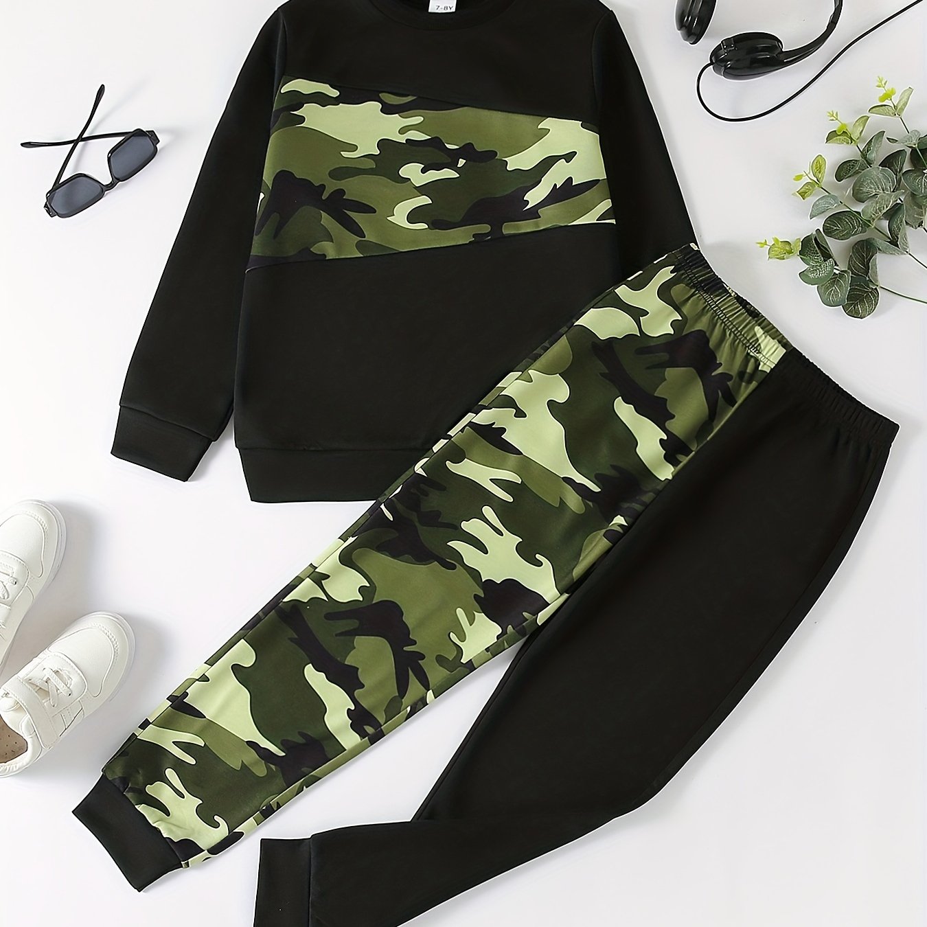 Boy's 2pcs Cartoon Letter Camo Sweatshirt & Sweatpants Set