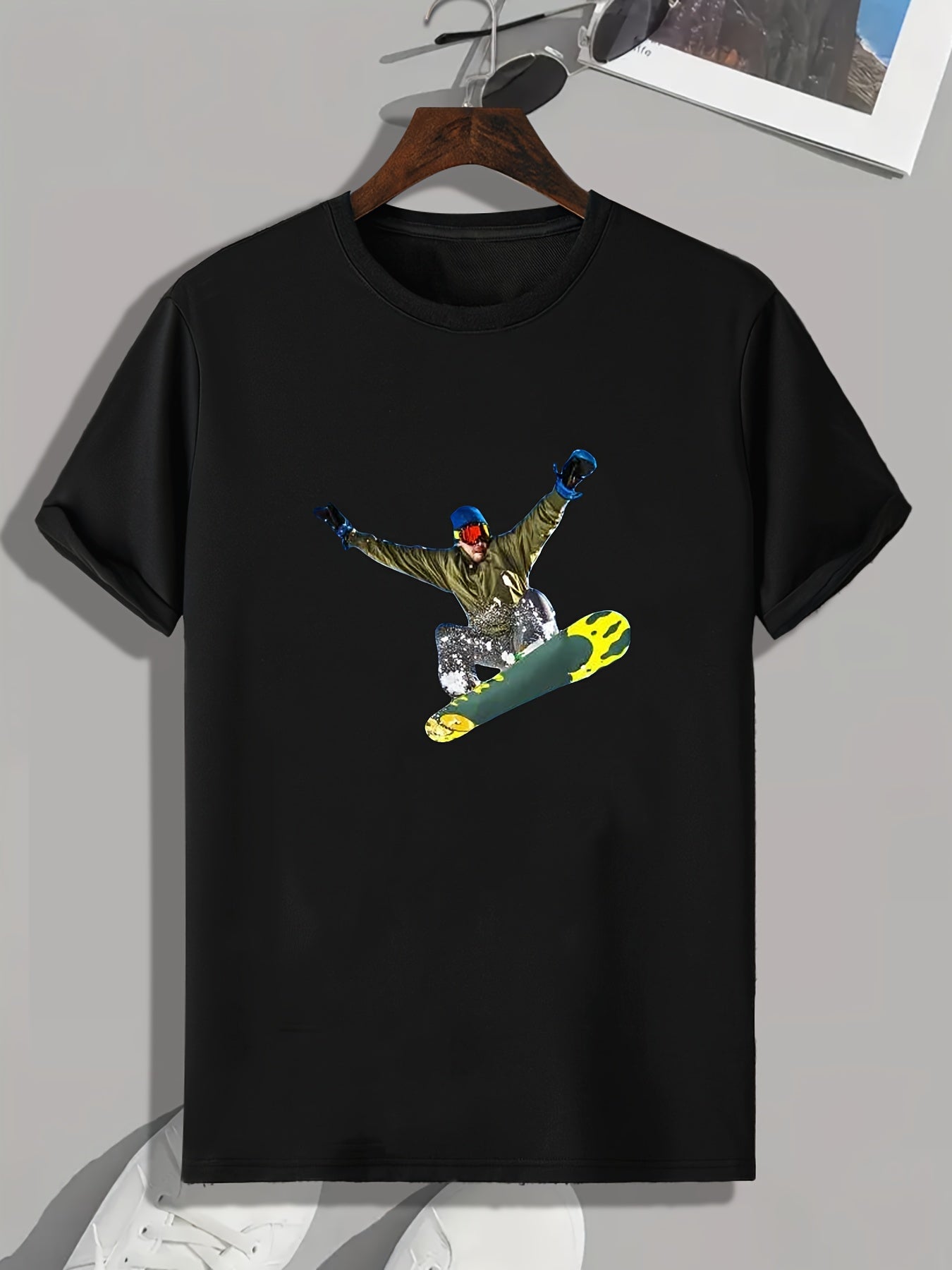 Skiing Pattern Print Men's Comfy Sports T-Shirt for Fitness Activities