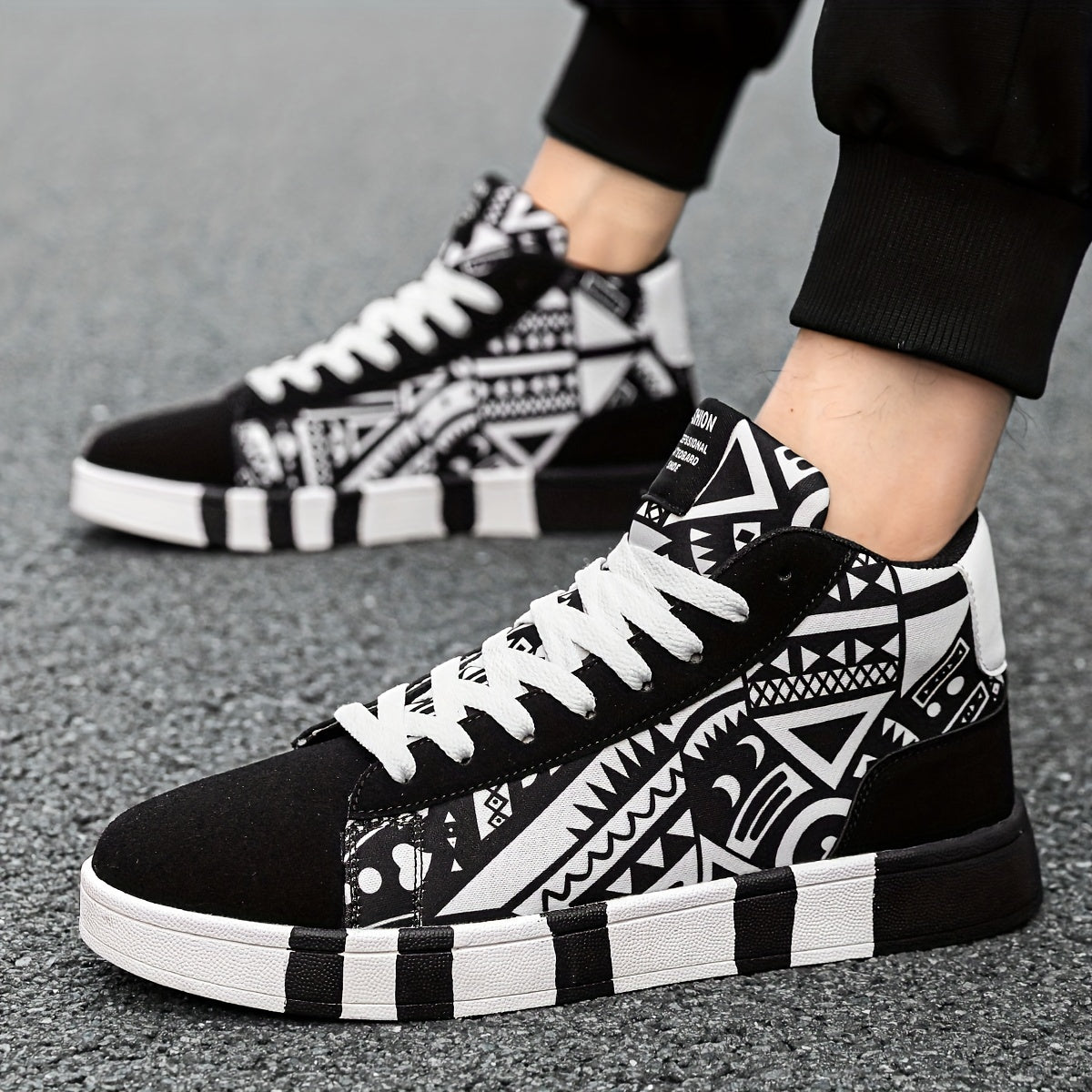 Men's Graffiti Canvas Skate Shoes Casual Breathable Lace Up