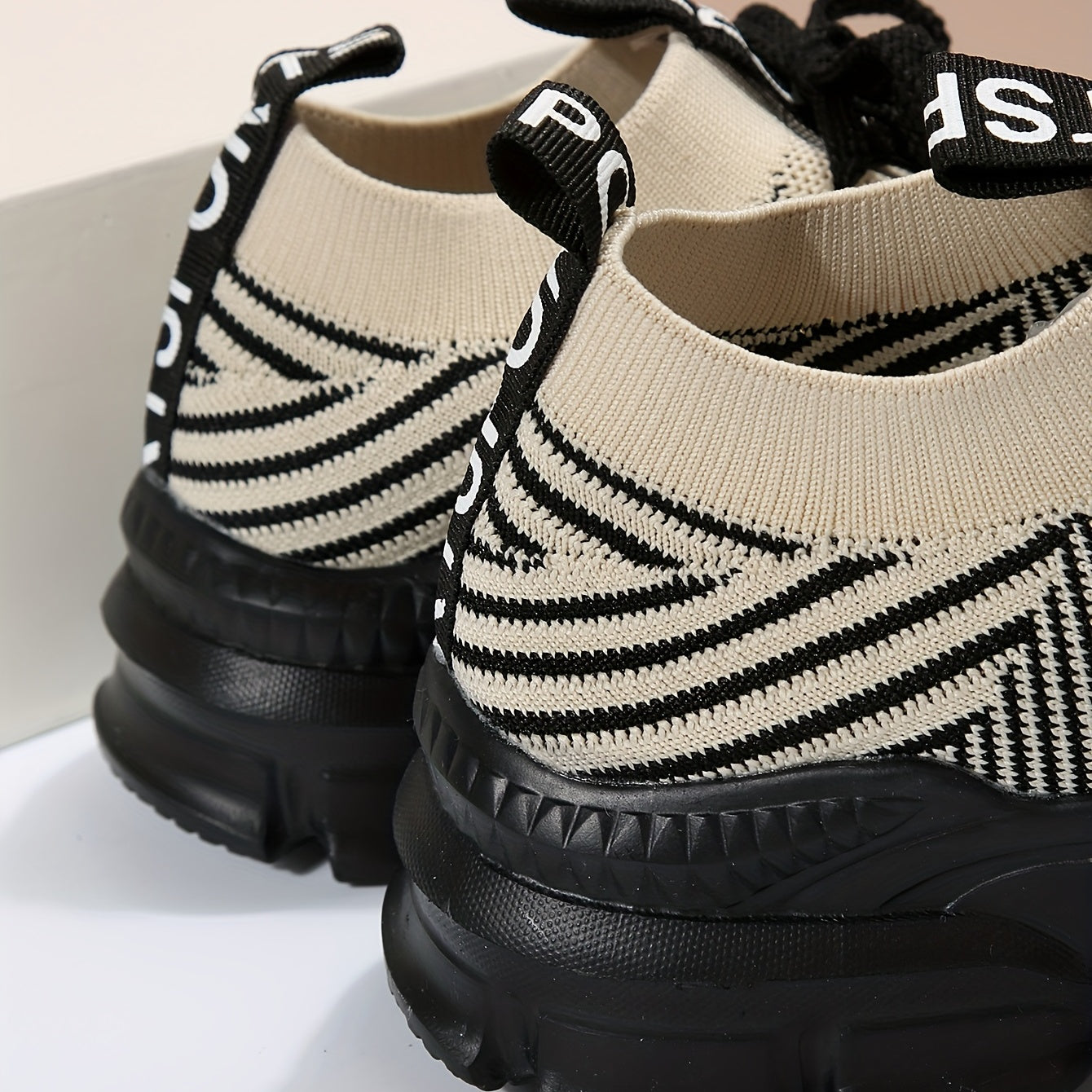 Women's Shockproof Running Shoes Lightweight Breathable Woven Sneakers